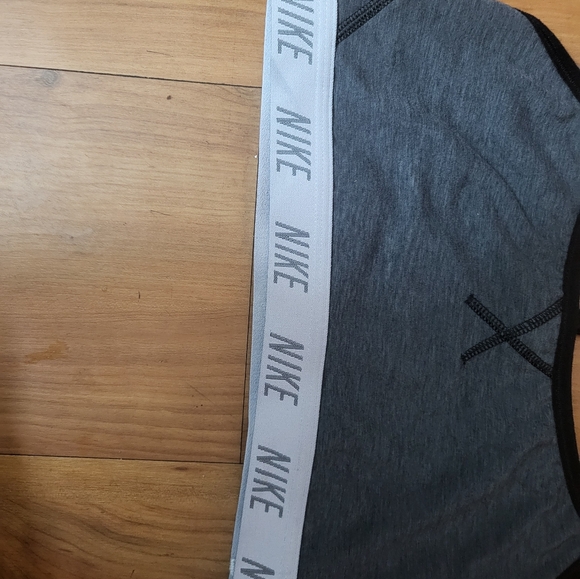 Nike Bra Women MEDIUM SILVER White Pull On Yoga Workout Sports Bra Casual Ladies - Picture 6 of 10